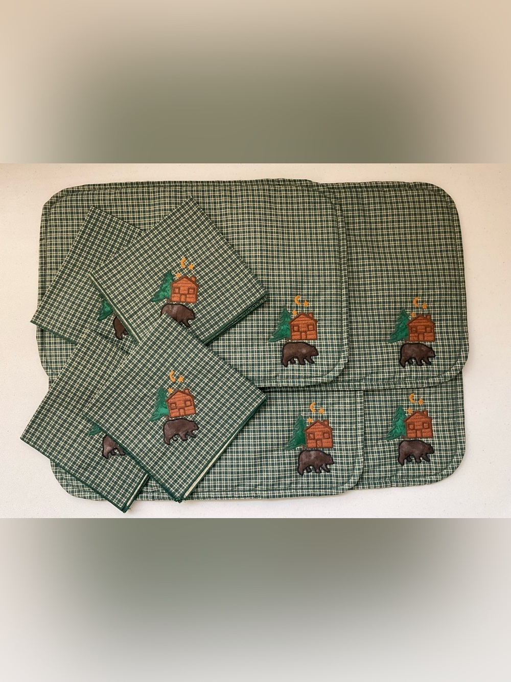 Green Plaid Cabin & Bear 4 Placemats and 4 Napkins. Matching Set
